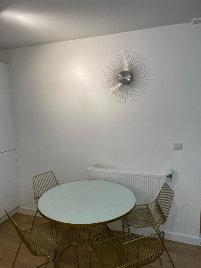 Apartamento Spacious 2 Bedroom Modern Flat & Parking