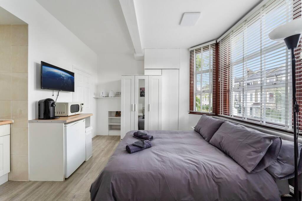 Charming Flat In Shepherds Bush Apartment