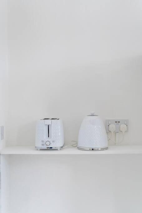 Charming Flat In Shepherds Bush Apartment