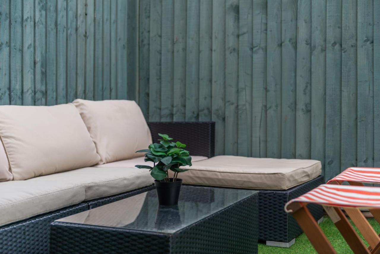 Three-bedroom Bliss In Town Londres