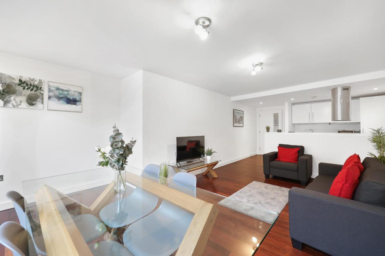 2 Bedroom Short Term & Flexible Renting Shoreditch With Free Wifi & Balcony * Londen
