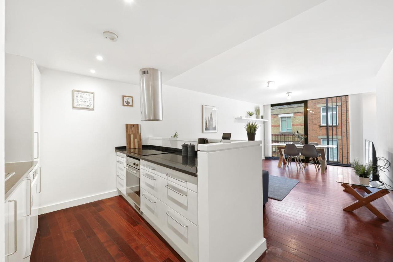 2 Bedroom Short Term & Flexible Renting Shoreditch With Free Wifi & Balcony Appartement Londen