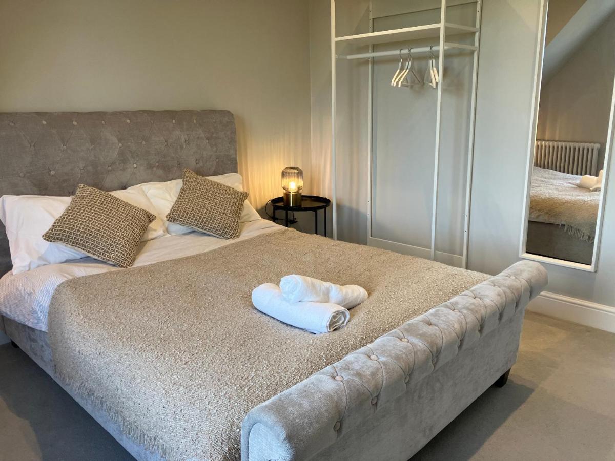Stylish 1 Bed Flat With Private Terrace In Wimbledon - 3 The Queens *