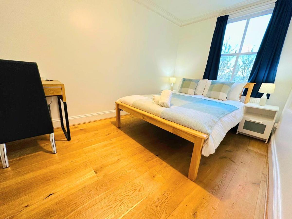 Apartamento Cosy In Kensington - Great Location! 3 Minutes Walk To Earl's Court Station *