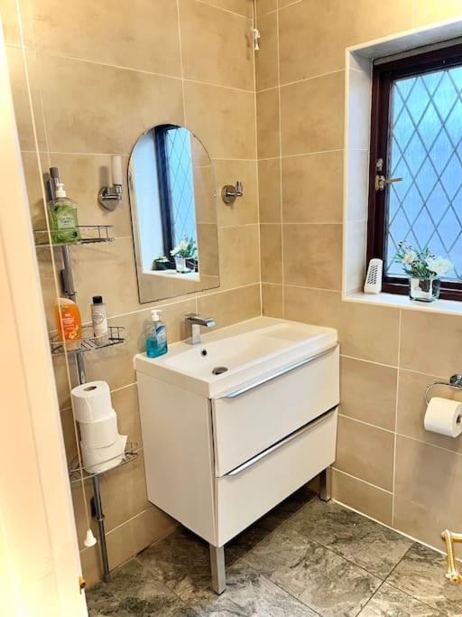 Cosy 2 Bedroom Detached House In