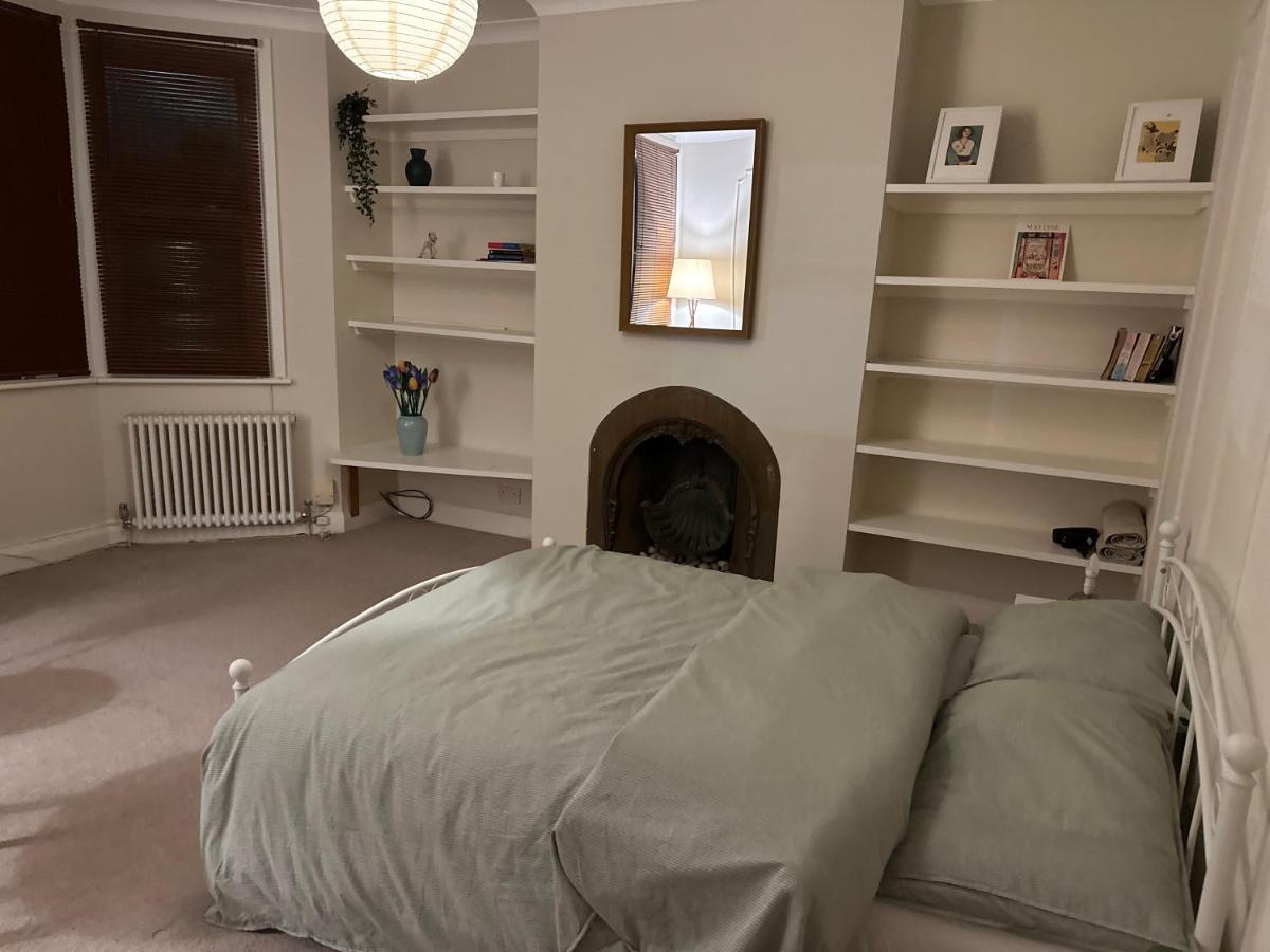 Spacious Near Underground Londres