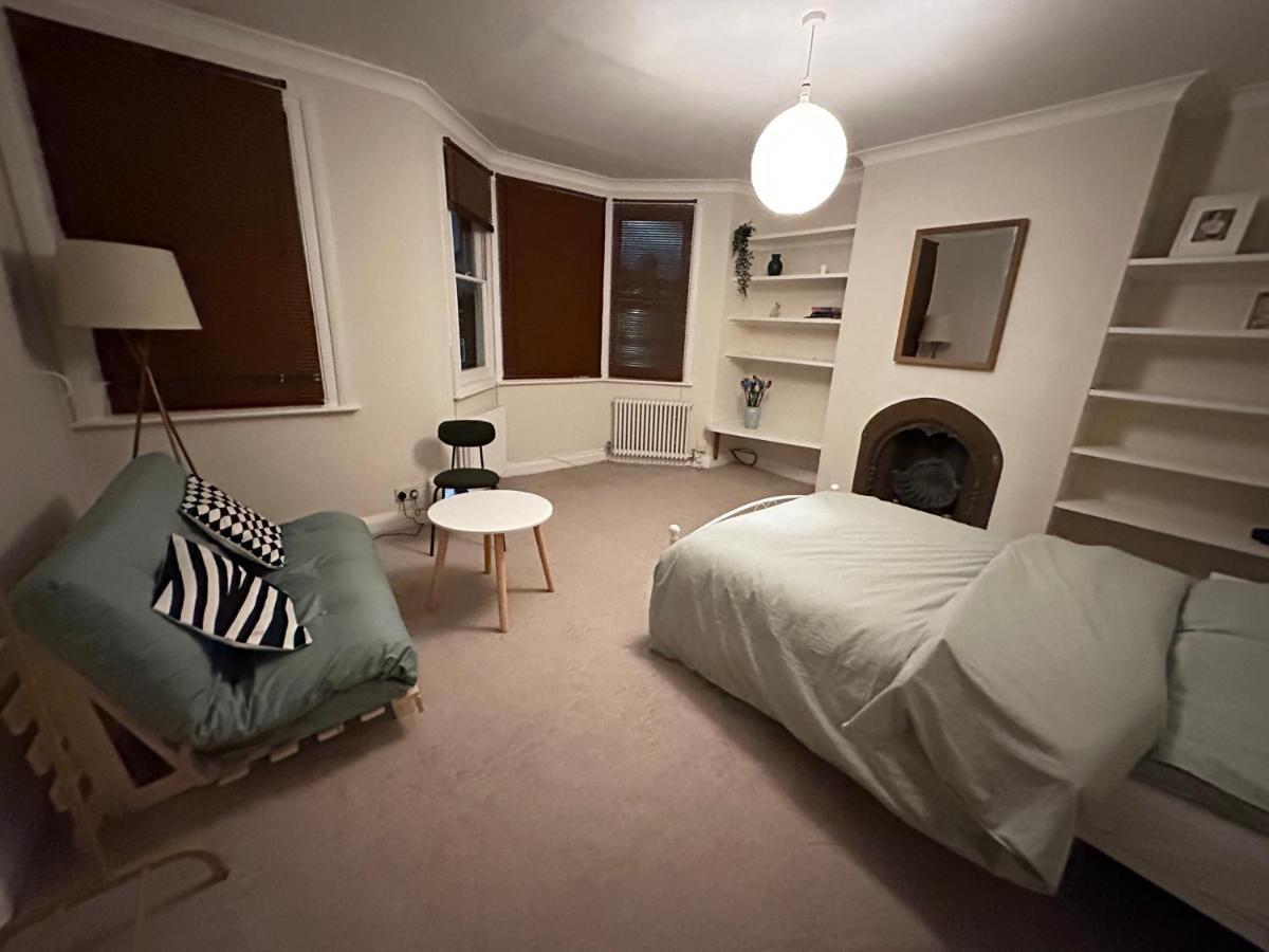 Spacious Near Underground * Londres