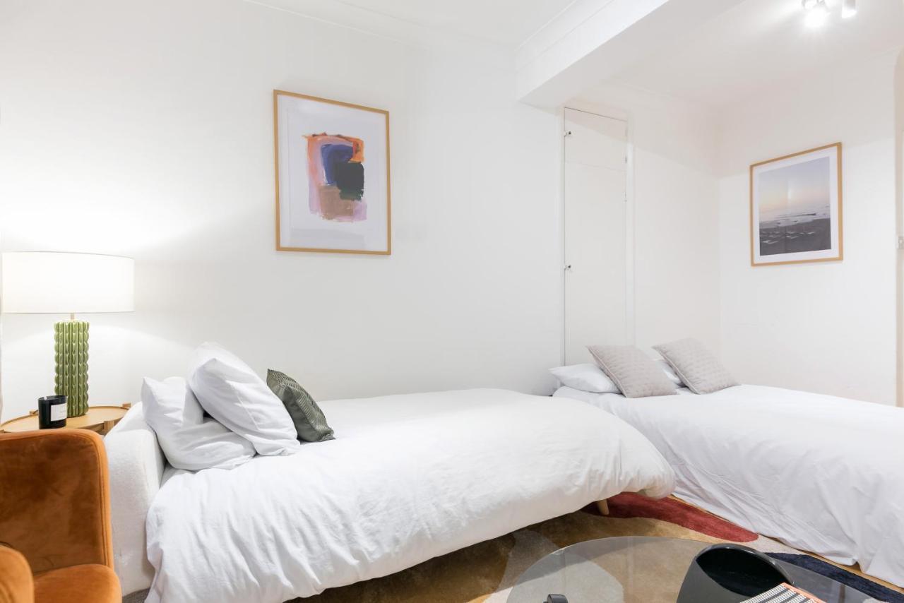 Perfectly Located 1 Bed Above Tube Station Apartamento