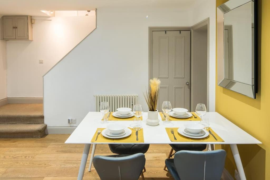 Superb Retreat Central Next Tube *