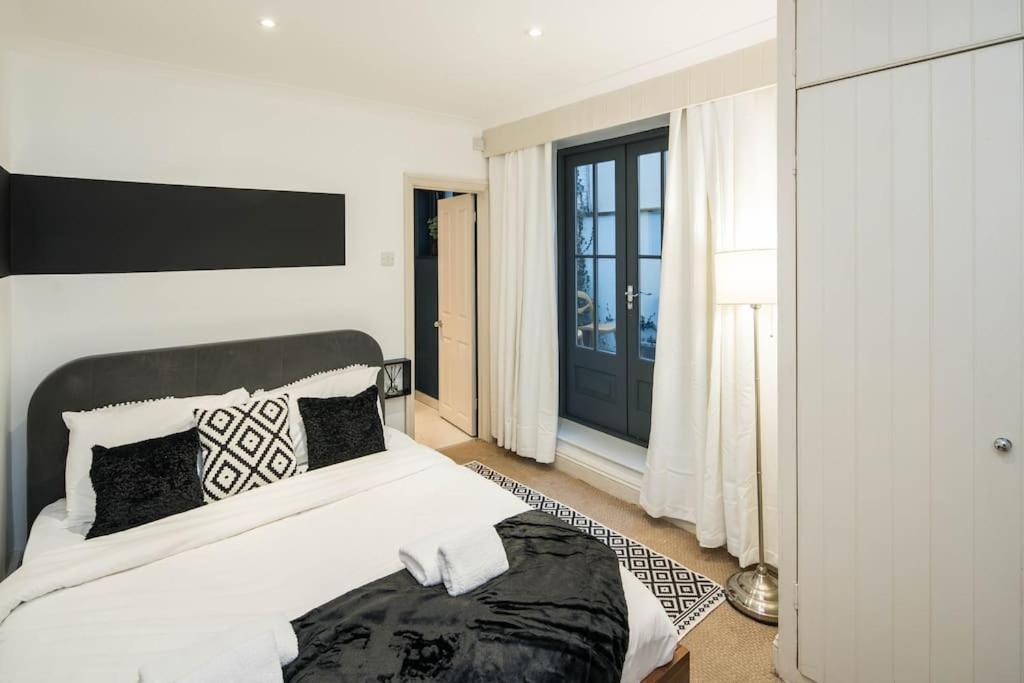 Superb Retreat Central Next Tube Apartamento *