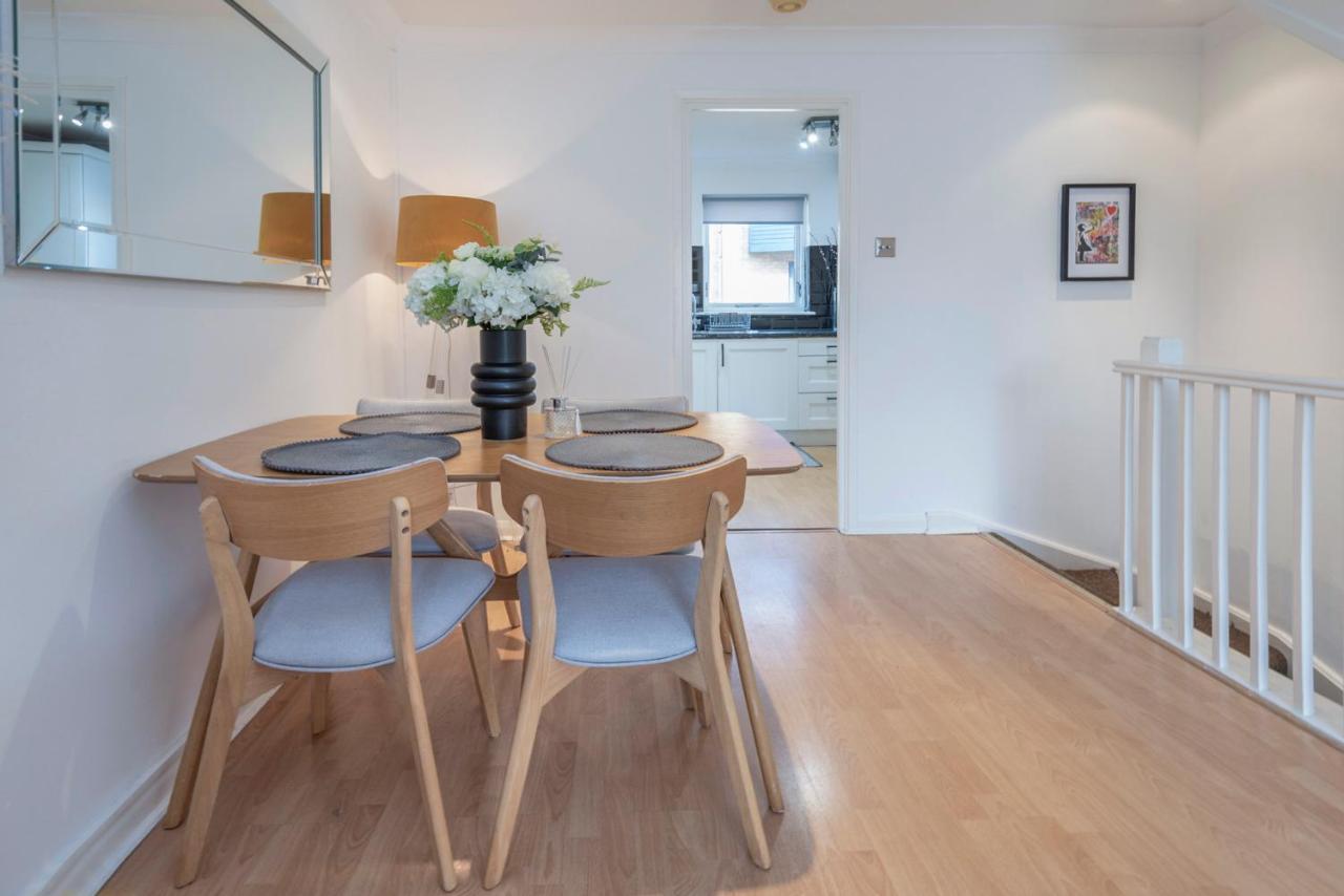 2 Bed Town House With Garden In Hackney,