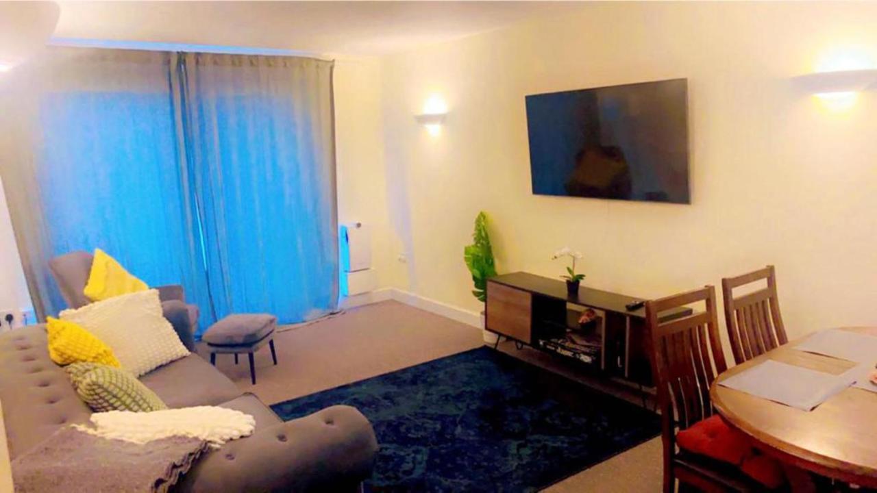 Stunning 2-bed In Appartement *