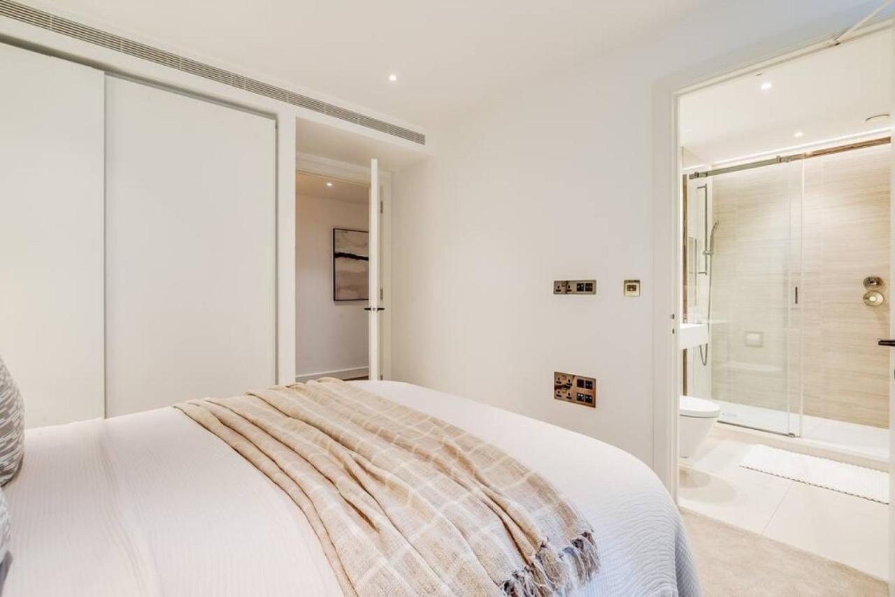 Apartment 2Br London Hideaway With Balcony Near Westfield Mall