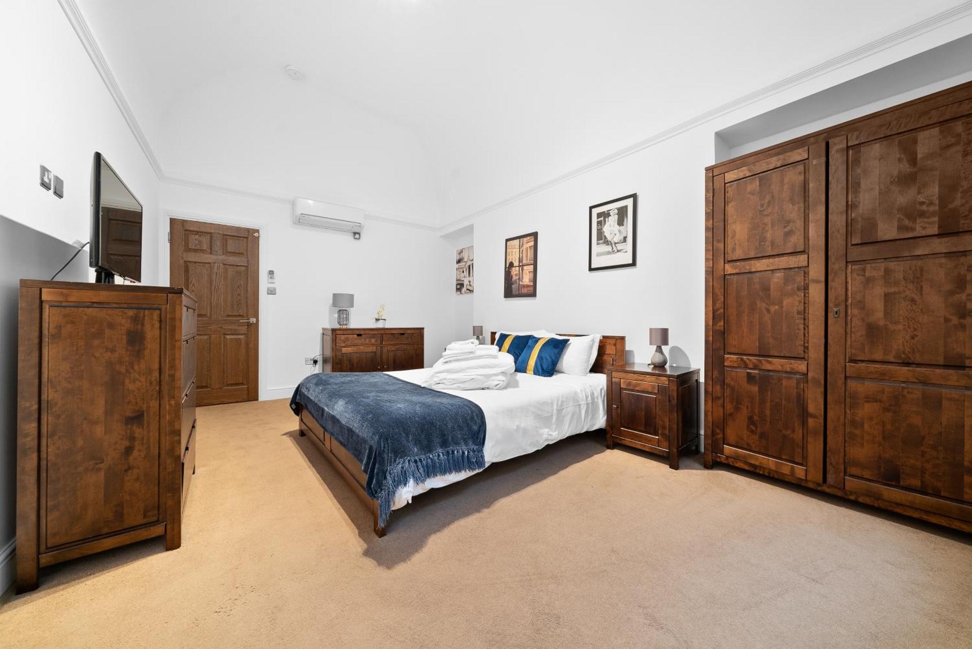 2, 48 Bishopsgate By Living * London