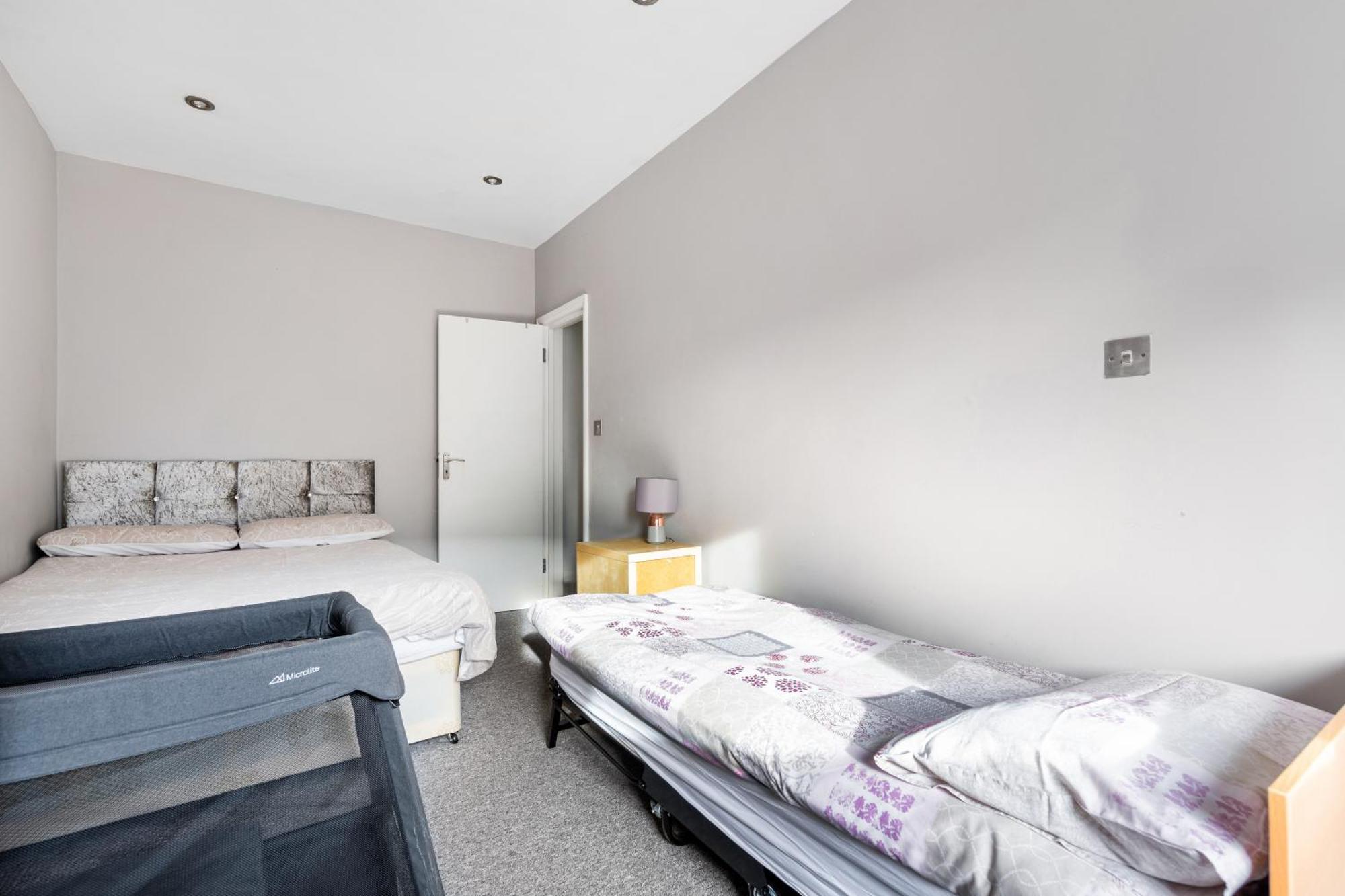 Appartement Spacious 2 Bed 2 Bath With Free Parking For 2 Cars And Underground Station Zone 2 For Quick Access To Up To 10 Guests Londres