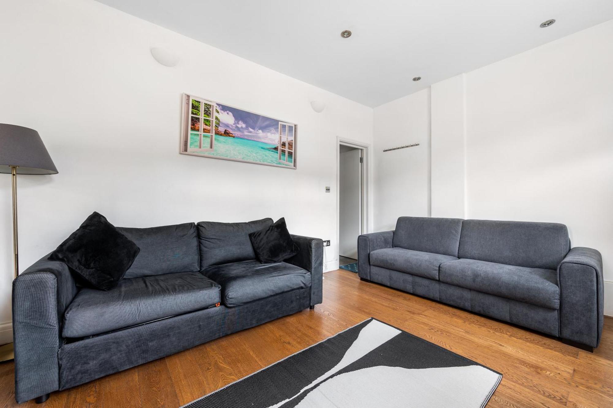 Spacious 2 Bed 2 Bath With Free Parking For 2 Cars And Underground Station Zone 2 For Quick Access To Up To 10 Guests * Londres