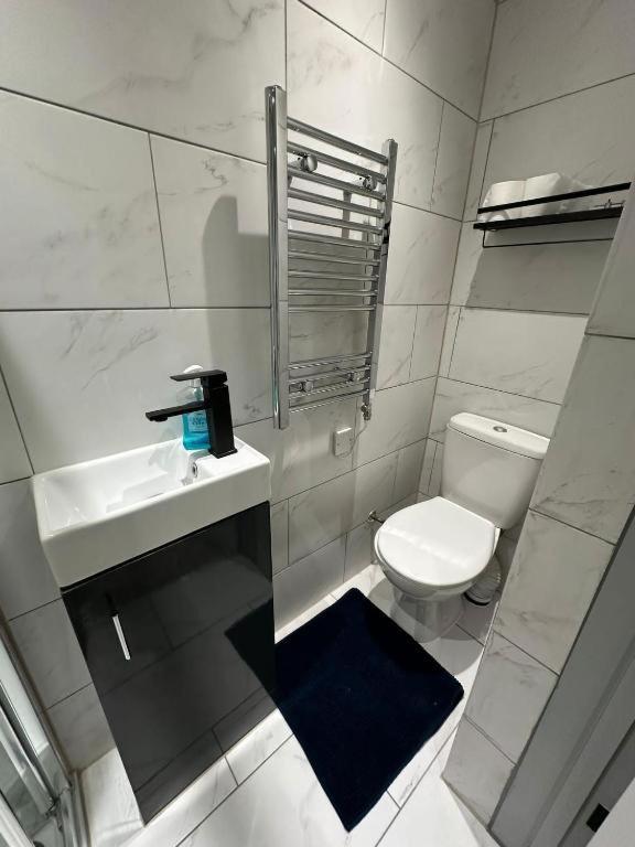 Pensión Serviced Ensuite Double - Near Greenwich Park - The O2 Arena - Nearby Transport Links To - New Cross Station - Lewisham Se14 Londres