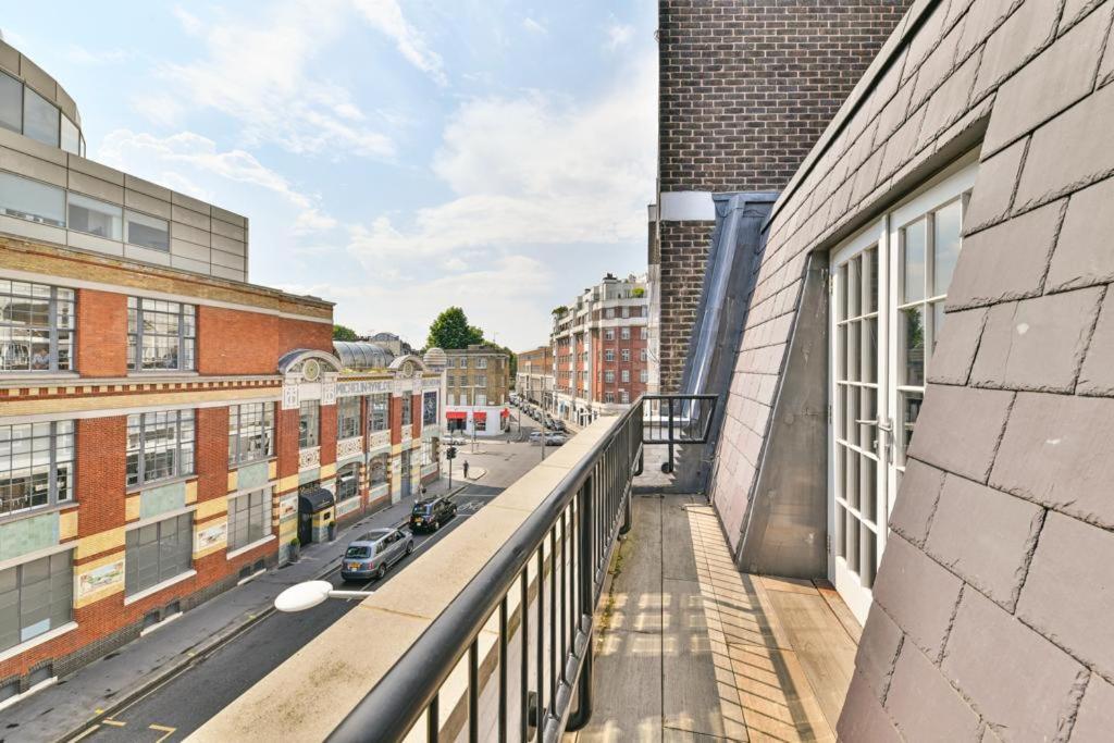 3 Bedroom Penthouse With Balcony Appartement Londres