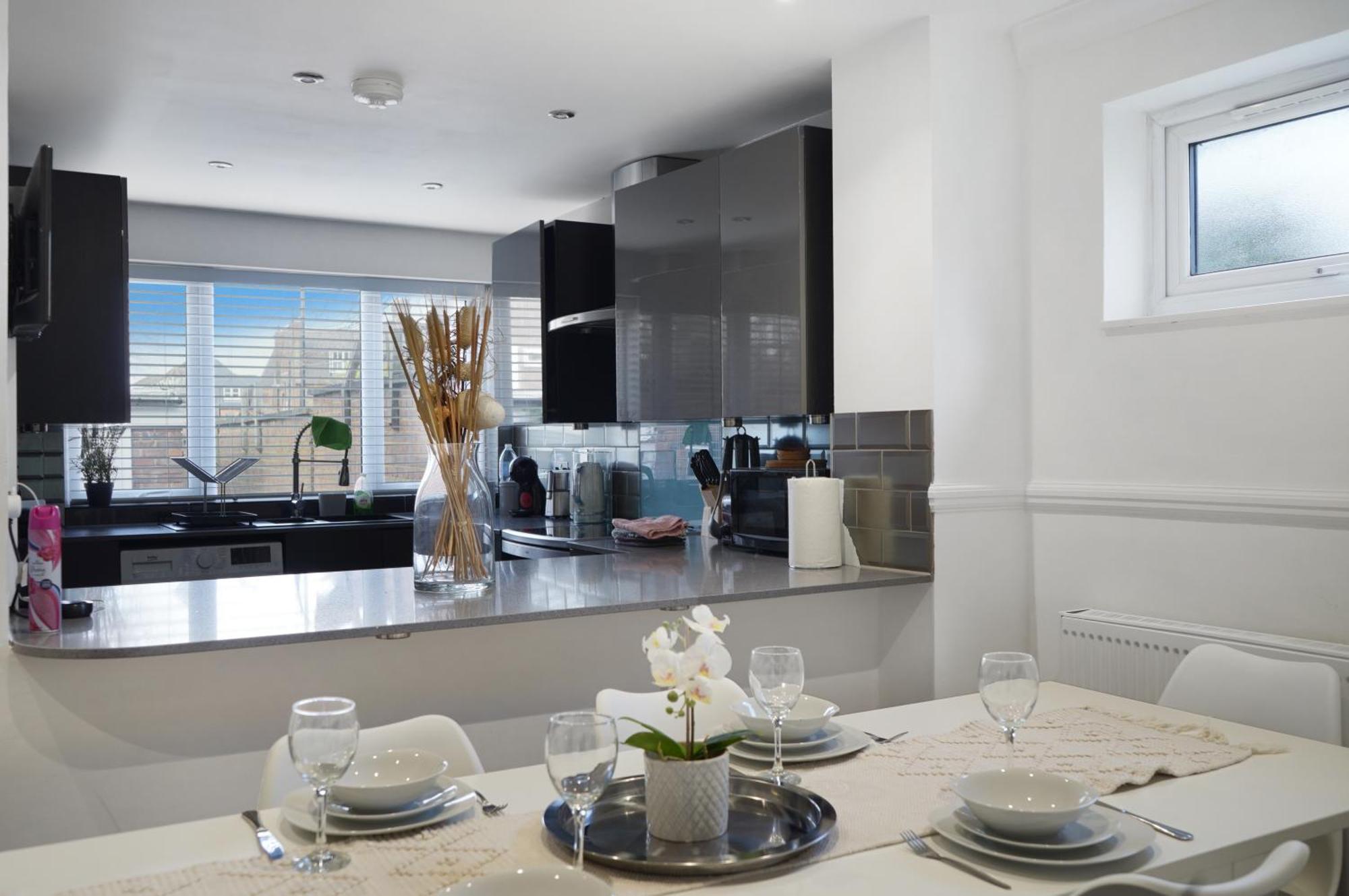 Stylish 3 Bedroom House Close To Streatham Hill Station Holiday home