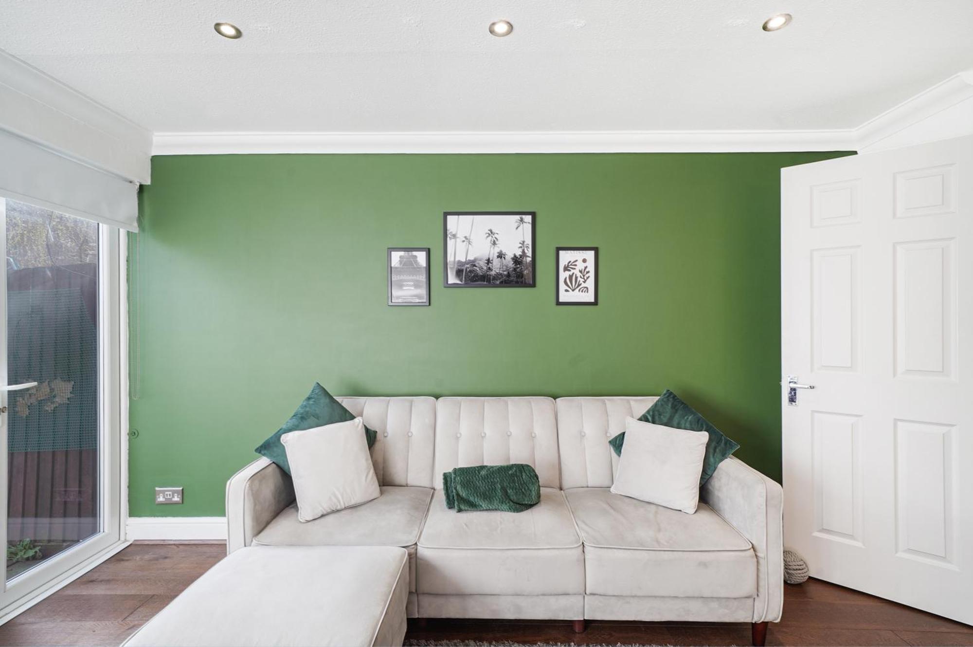 Stylish 3 Bedroom House Close To Streatham Hill Station *