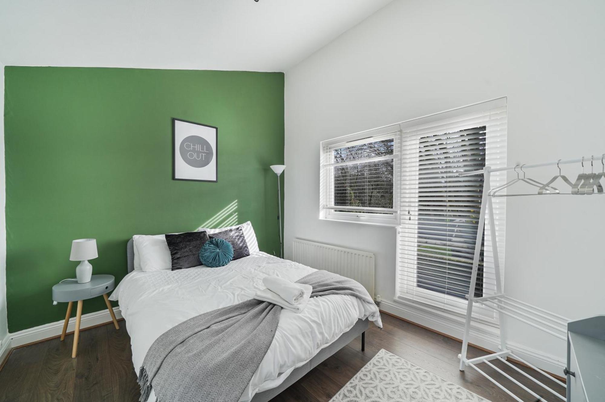 Stylish 3 Bedroom House Close To Streatham Hill Station *