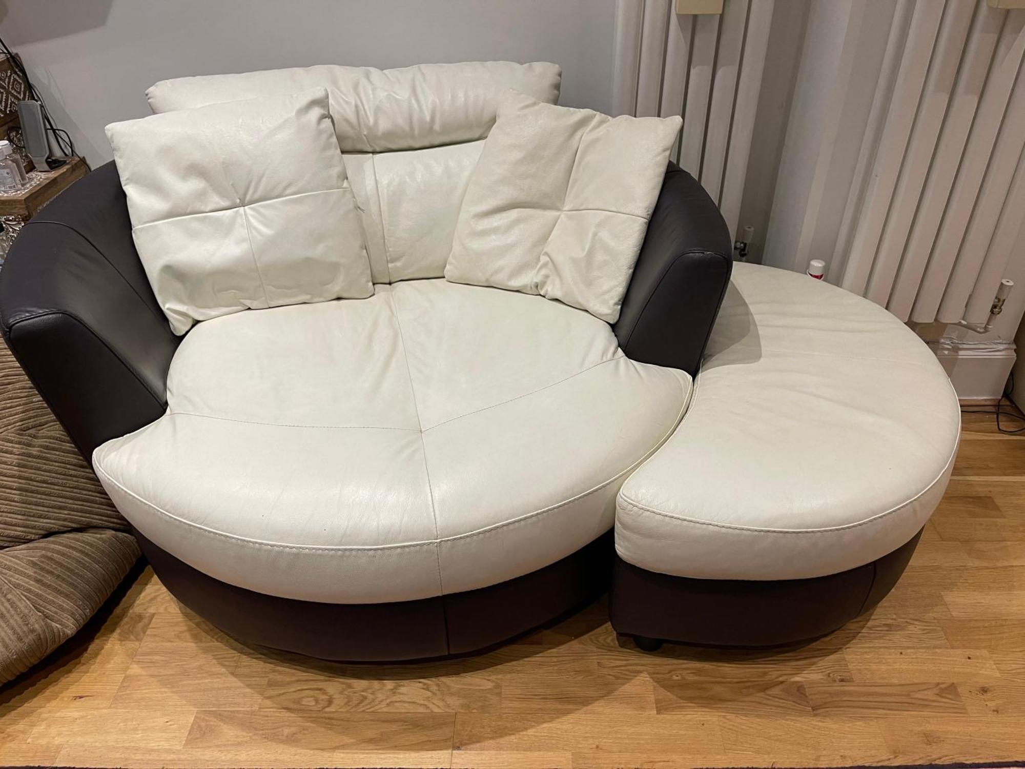 Luxe Quartet: Spacious 4-bed Retreat Near Elizabeth Line Pousada Londres