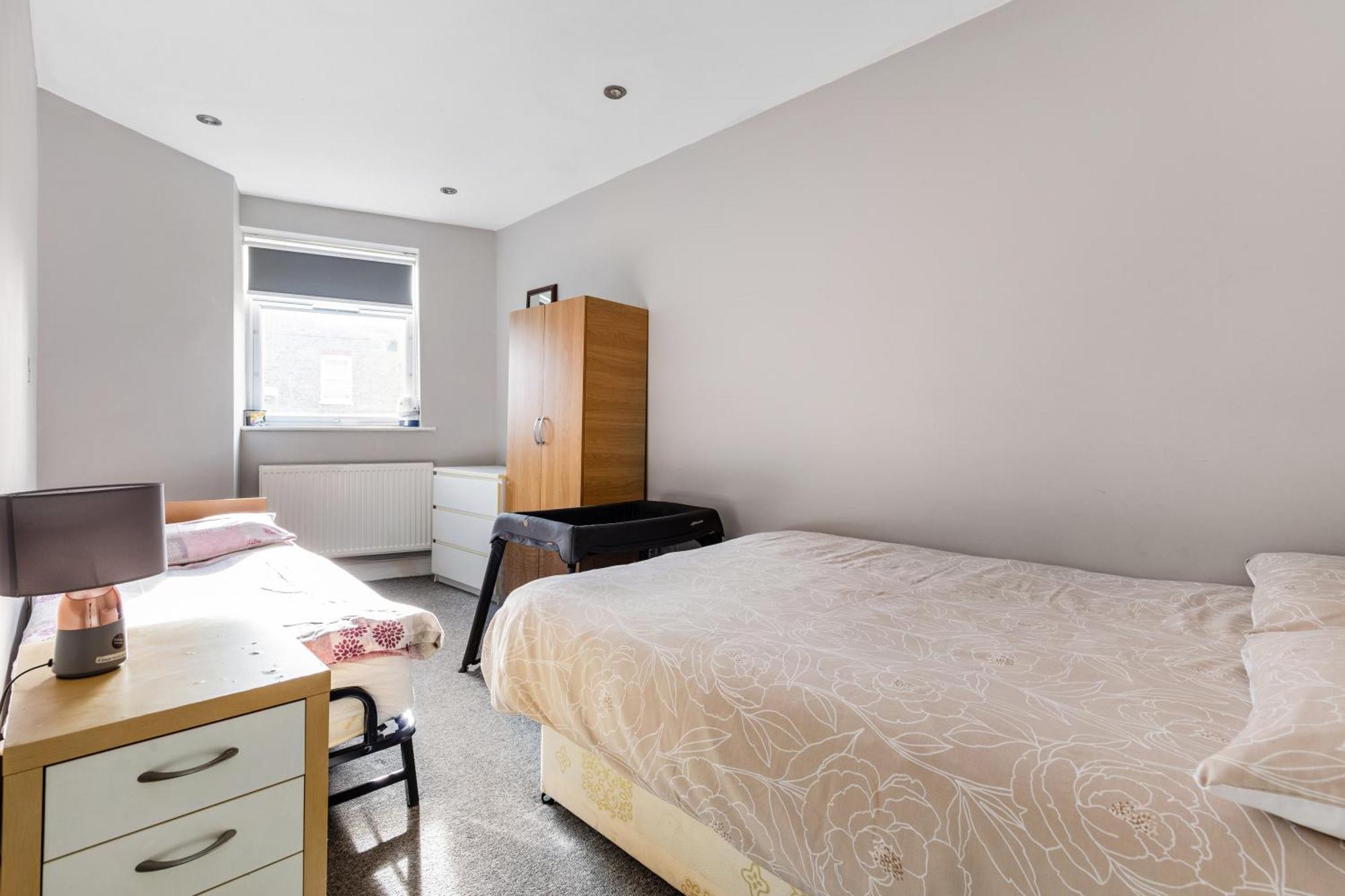 Spacious 2 Bed 2 Bath With Free Parking For 2 Cars And Underground Station Zone 2 For Quick Access To Up To 10 Guests Londres