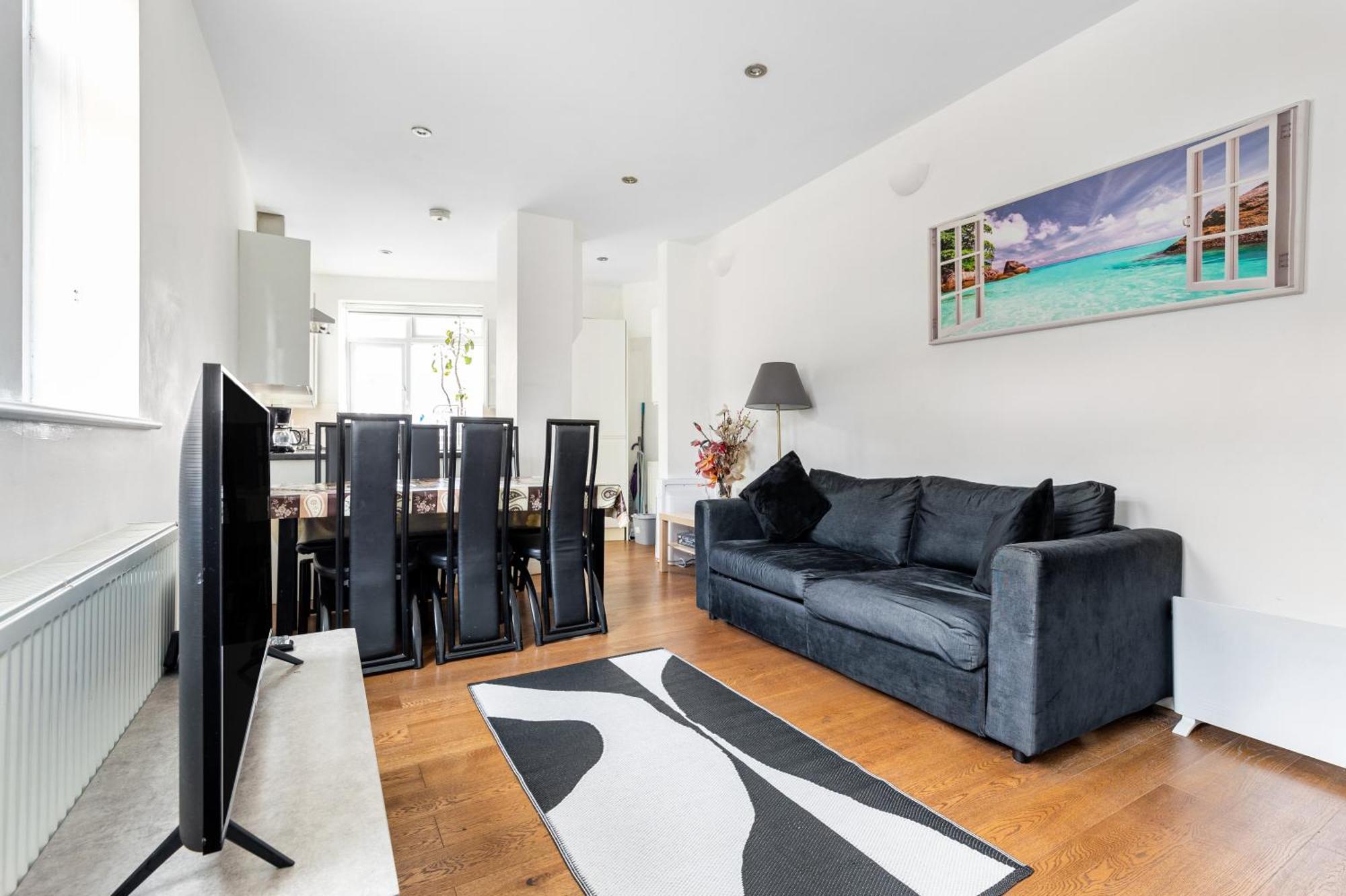 Spacious 2 Bed 2 Bath With Free Parking For 2 Cars And Underground Station Zone 2 For Quick Access To Up To 10 Guests Appartement Londres