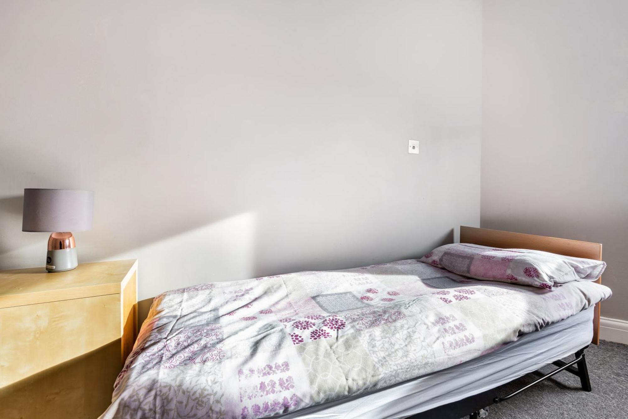 Spacious 2 Bed 2 Bath With Free Parking For 2 Cars And Underground Station Zone 2 For Quick Access To Up To 10 Guests Londres