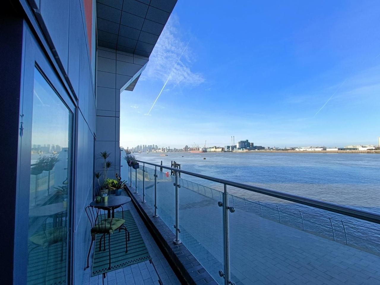 Apartment Snuggle Inn: Riverside With Thames Views London