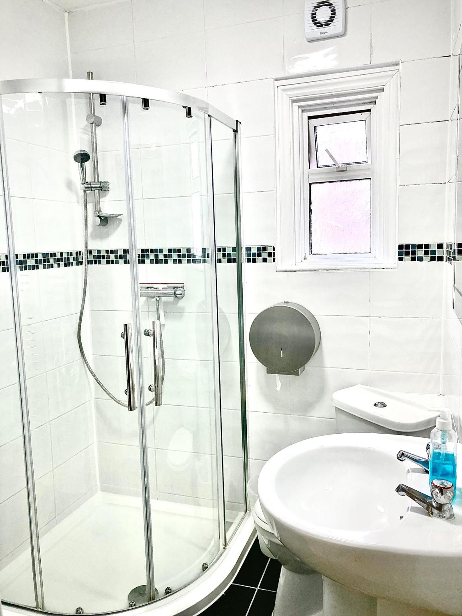 Quality And Very Good Value Private In Close To Notting Hill Zone 2 Guest house London