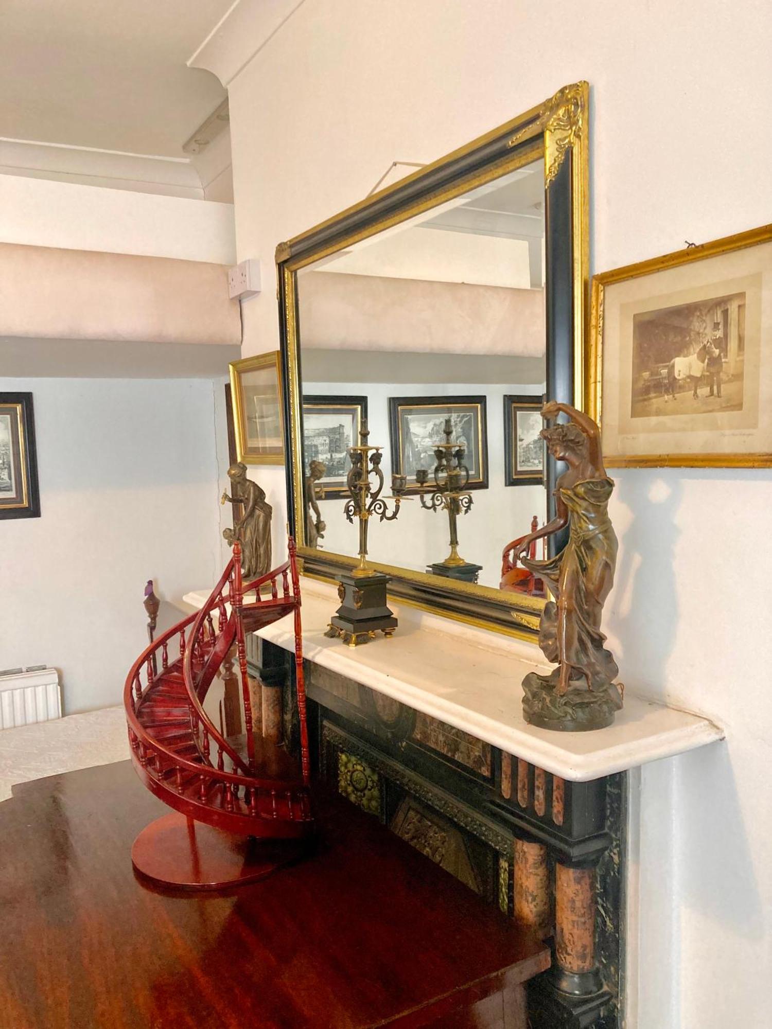 Quality And Very Good Value Private In Close To Notting Hill Zone 2 *