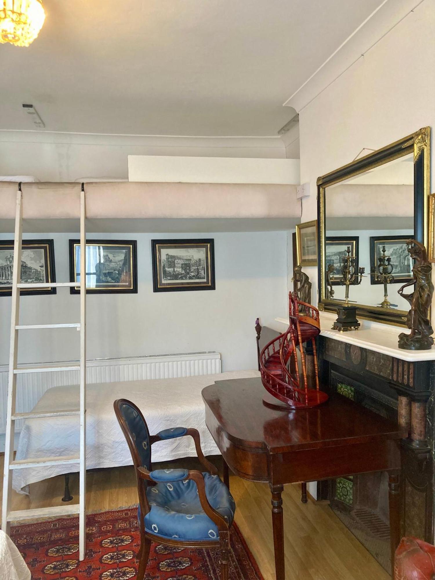 Quality And Very Good Value Private In Close To Notting Hill Zone 2