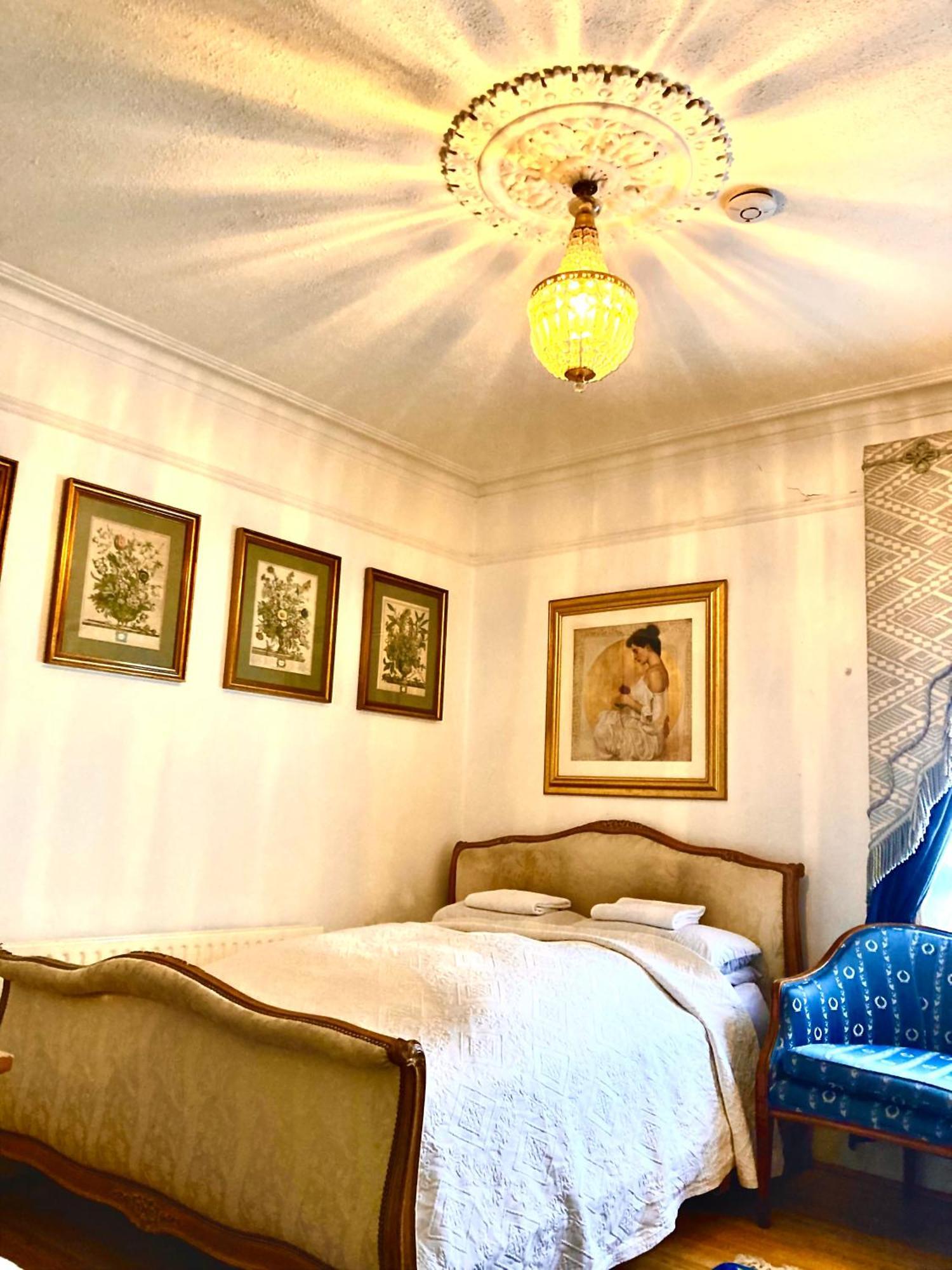 Quality And Very Good Value Private In Close To Notting Hill Zone 2 Guest house London