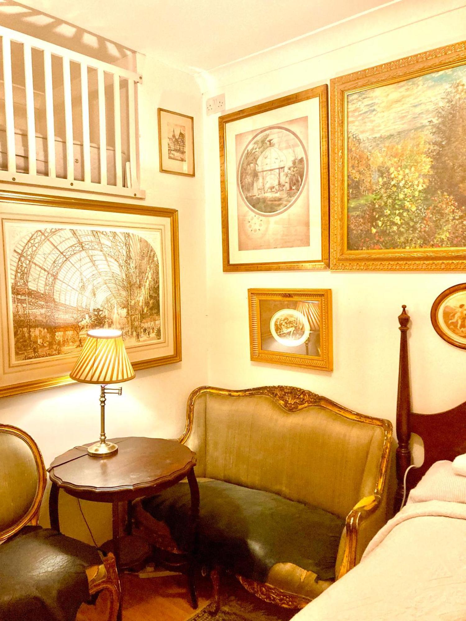 Quality And Very Good Value Private In Close To Notting Hill Zone 2 Guest house