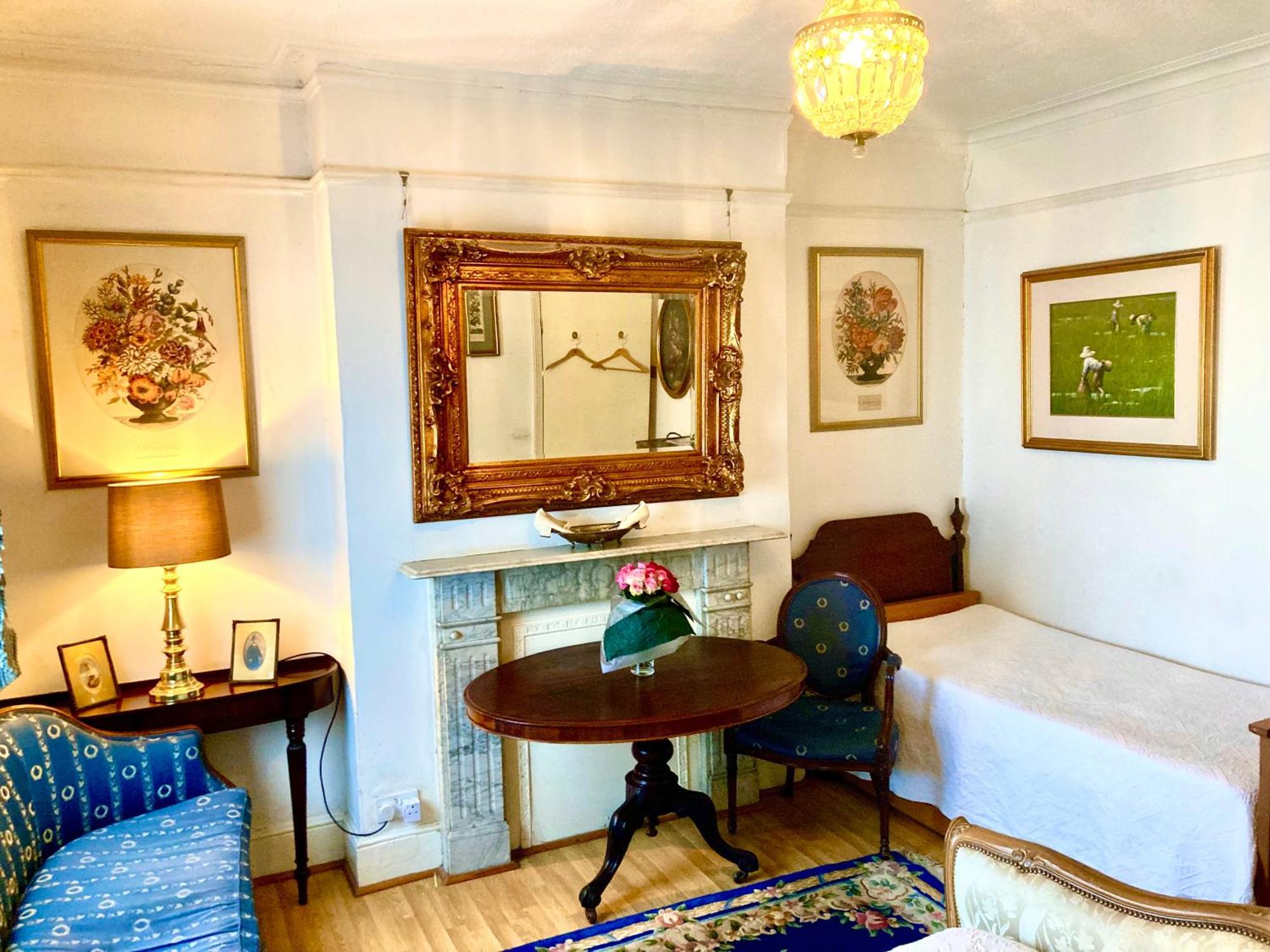 Quality And Very Good Value Private In Close To Notting Hill Zone 2