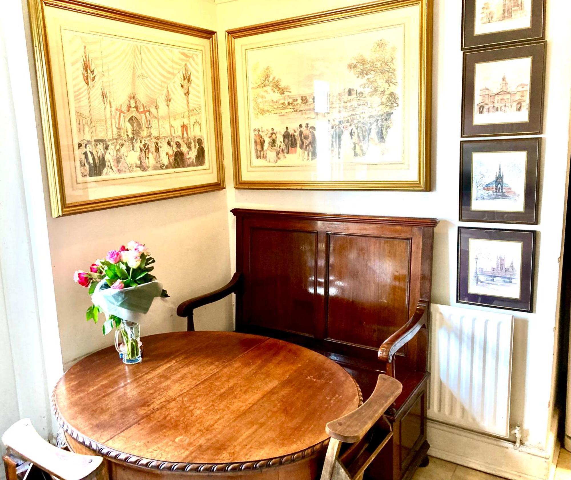 Quality And Very Good Value Private In Close To Notting Hill Zone 2