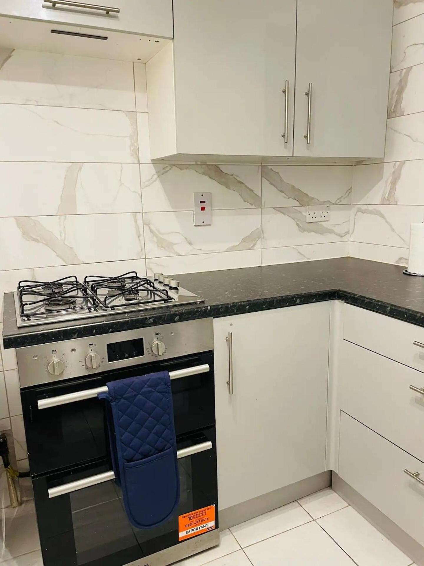 Well-preserved Cozy1br Flat In Lcy With Free Parking * London