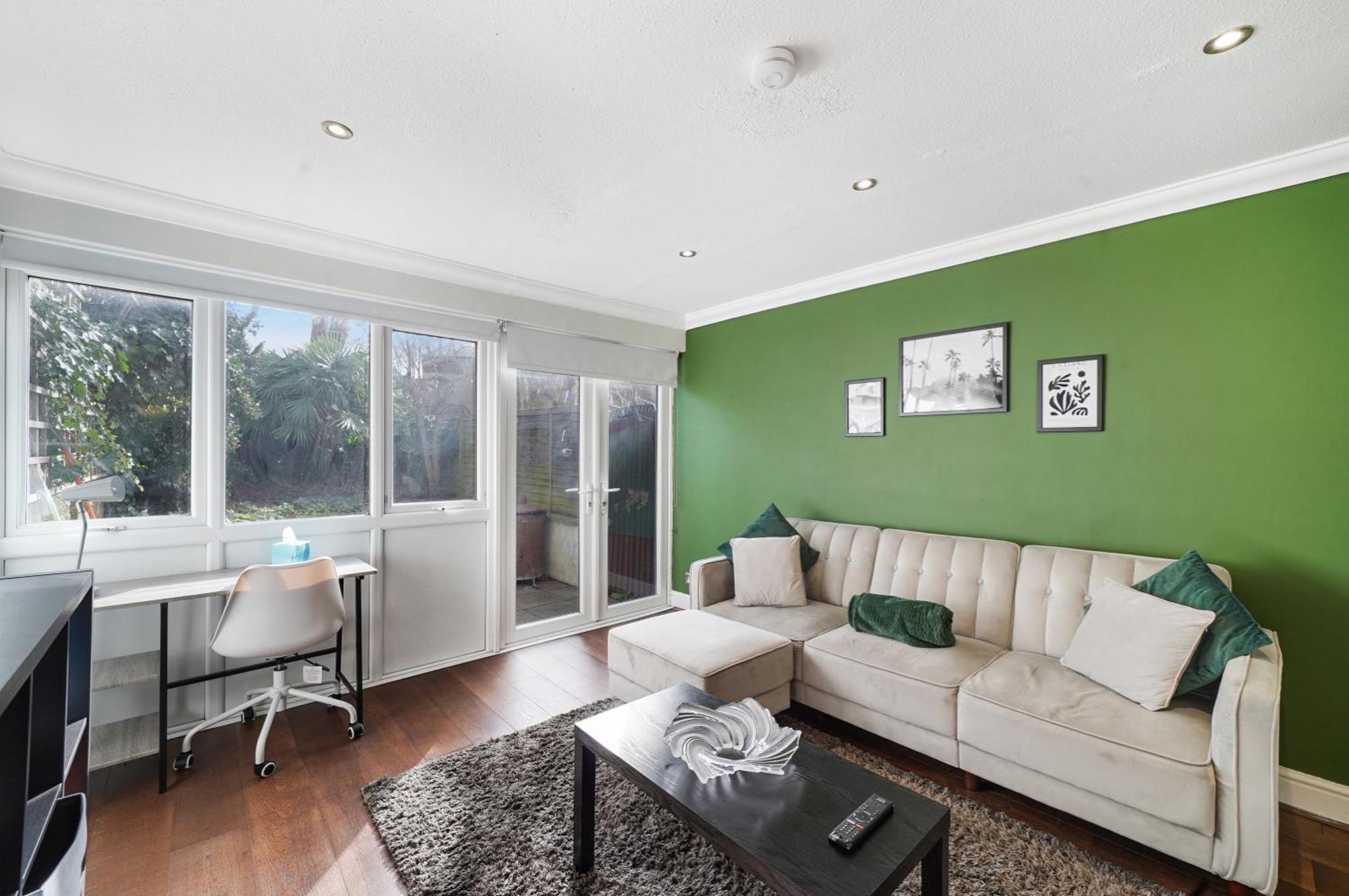 Stylish 3 Bedroom House Close To Streatham Hill Station Holiday home