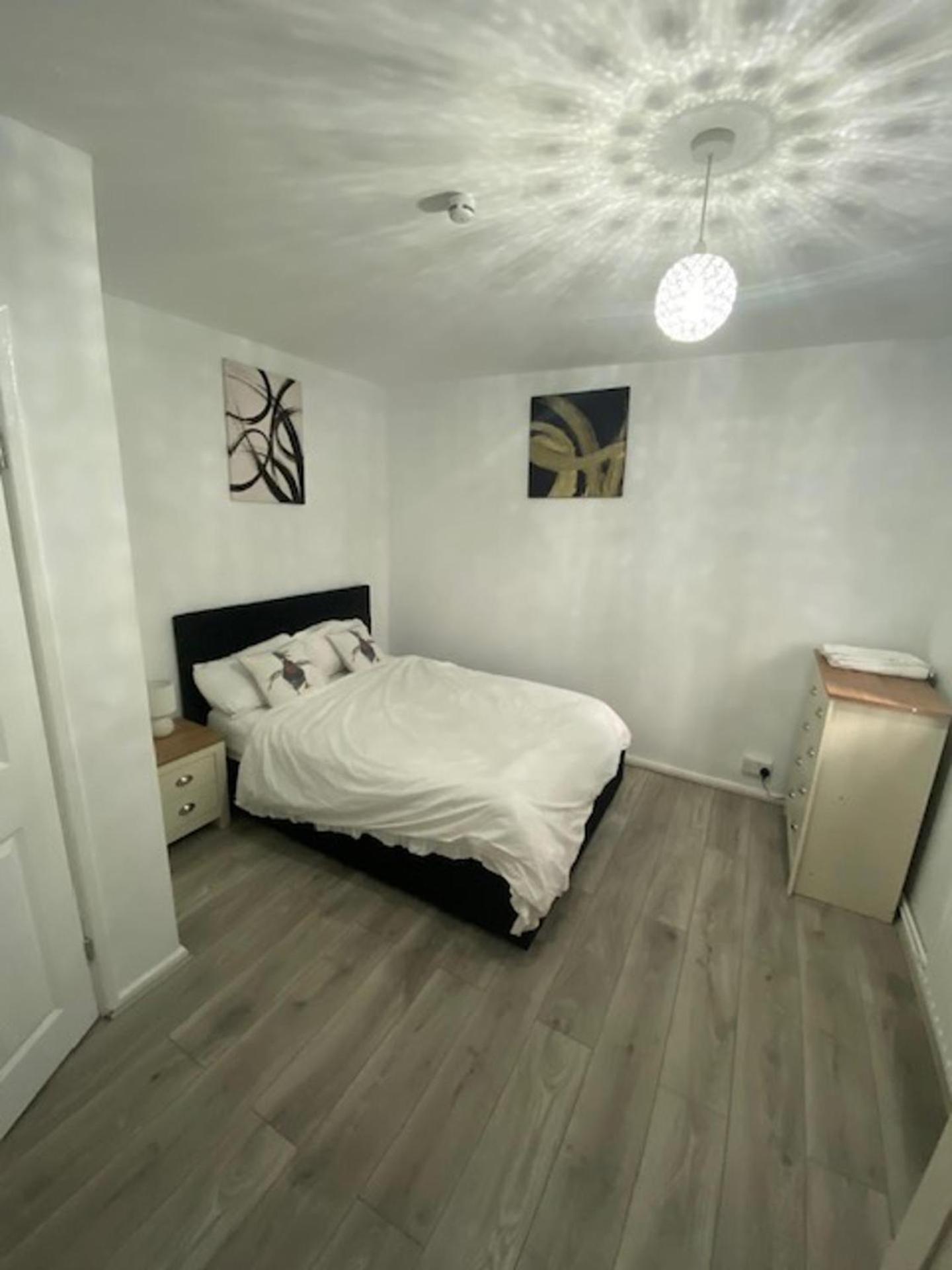 Chic Retreat Immaculate 2 Bed Oasis In *