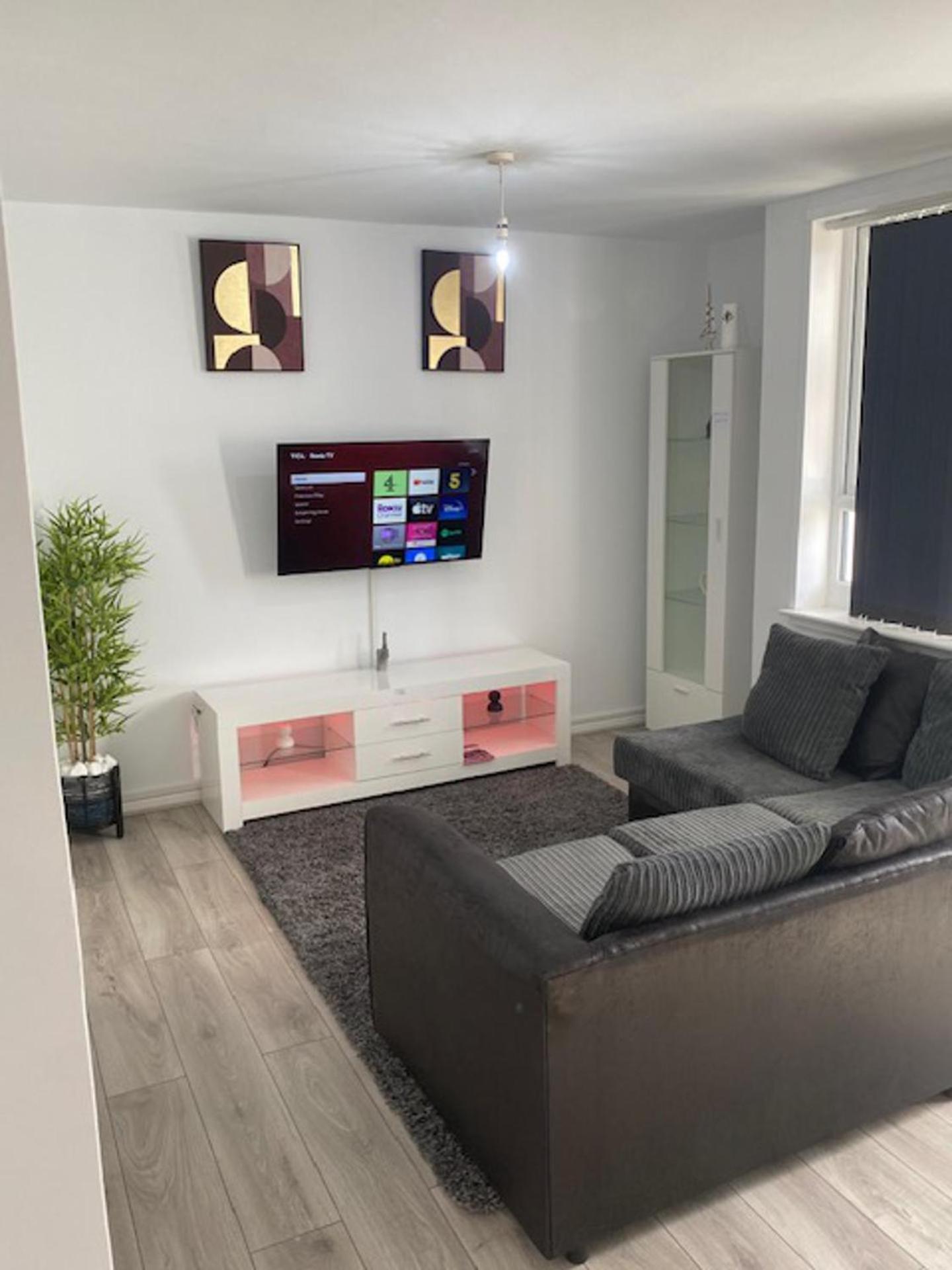 Chic Retreat Immaculate 2 Bed Oasis In Appartement *
