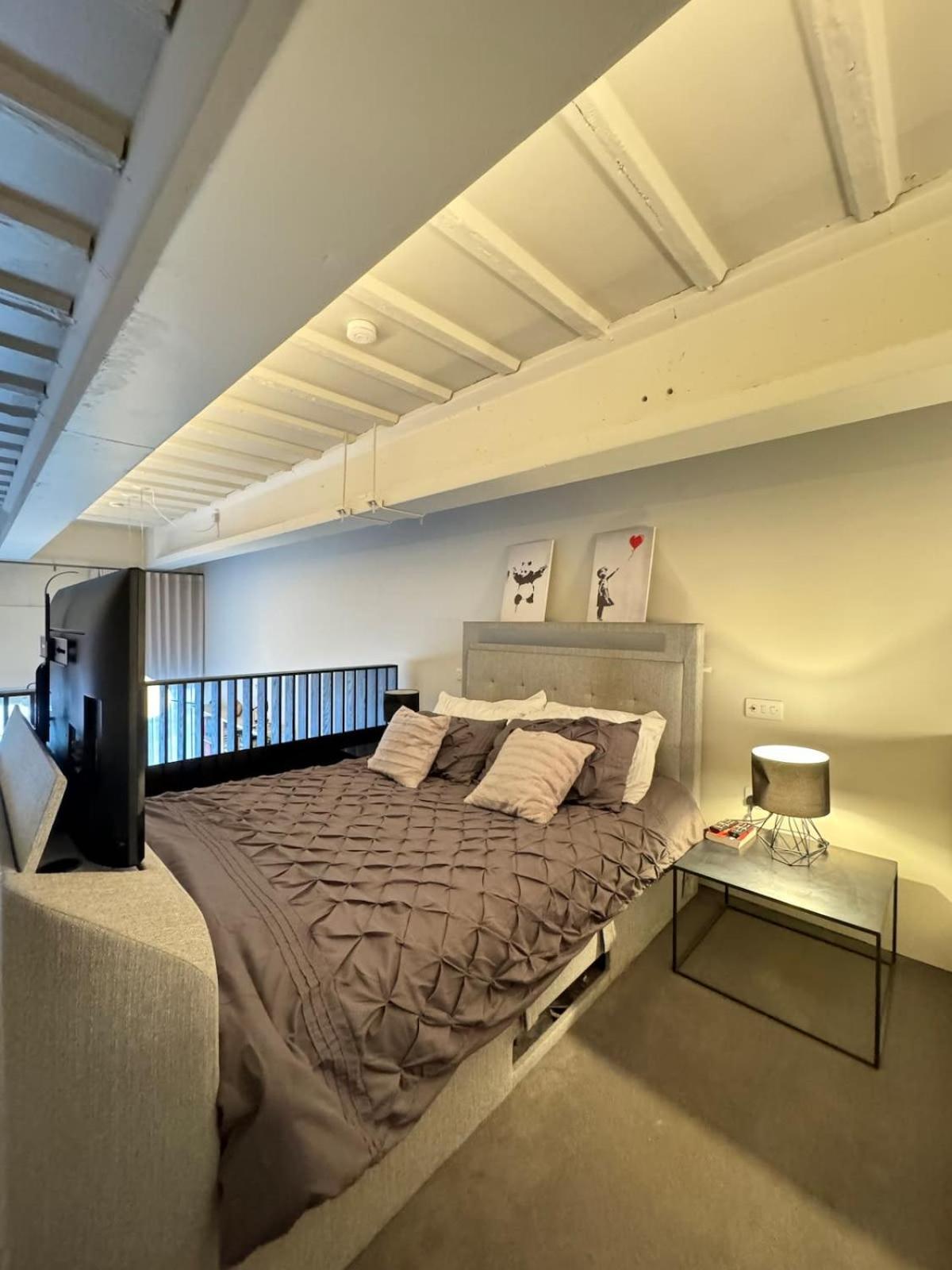 Industrial-chic 1bd Loft By The River Fulham! Appartement Londres