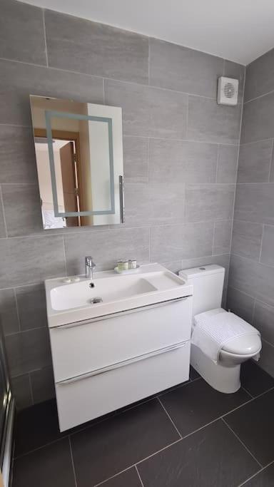New! Brand New Beautiful Modern *
