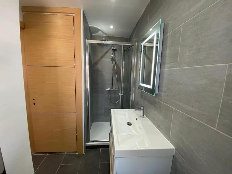 Apartment New! Brand New Beautiful Modern London