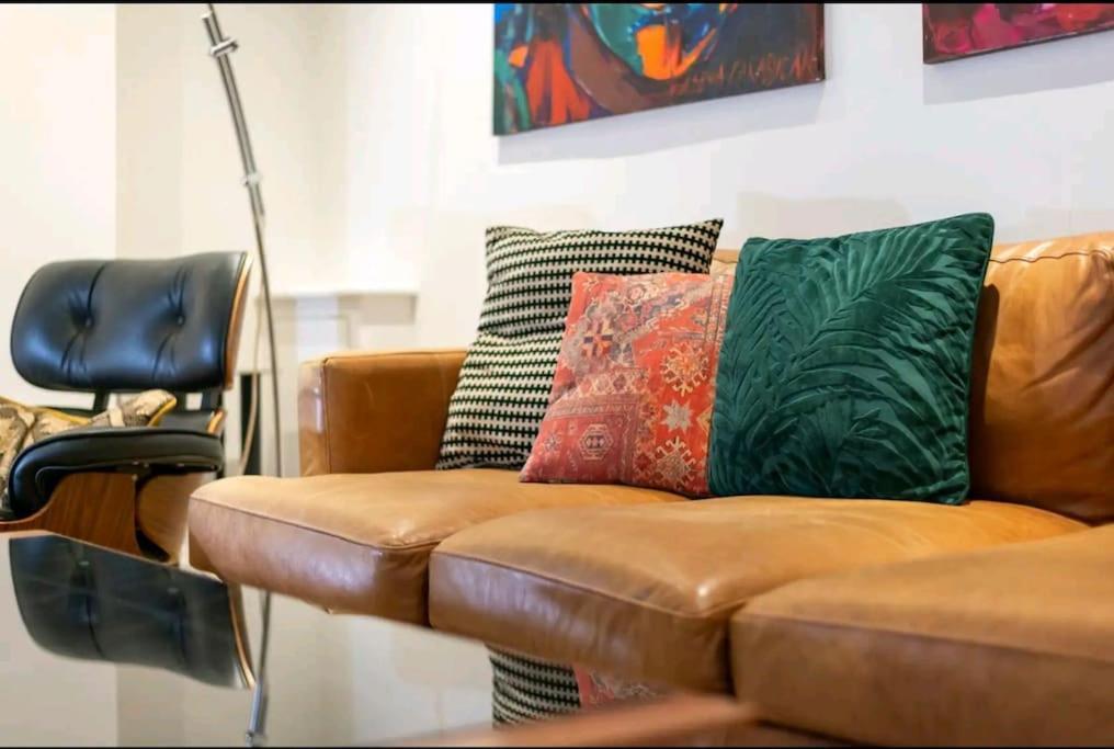 Cozy 1 Bedroom Flat In Soho *