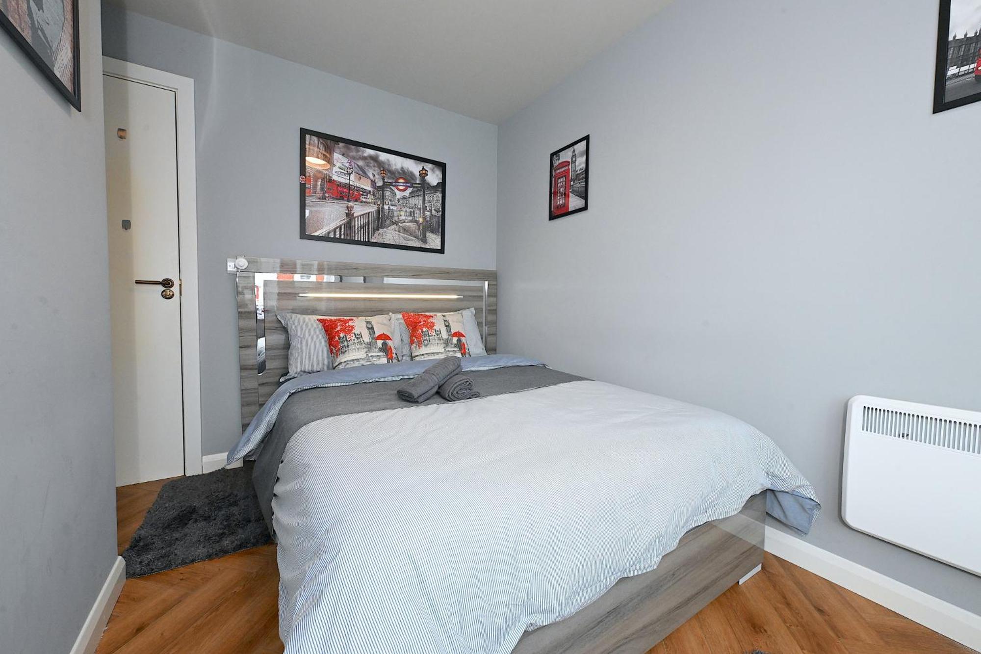 Appartement 2 Bedroom Flat In Wood Piccadilly Line Londen