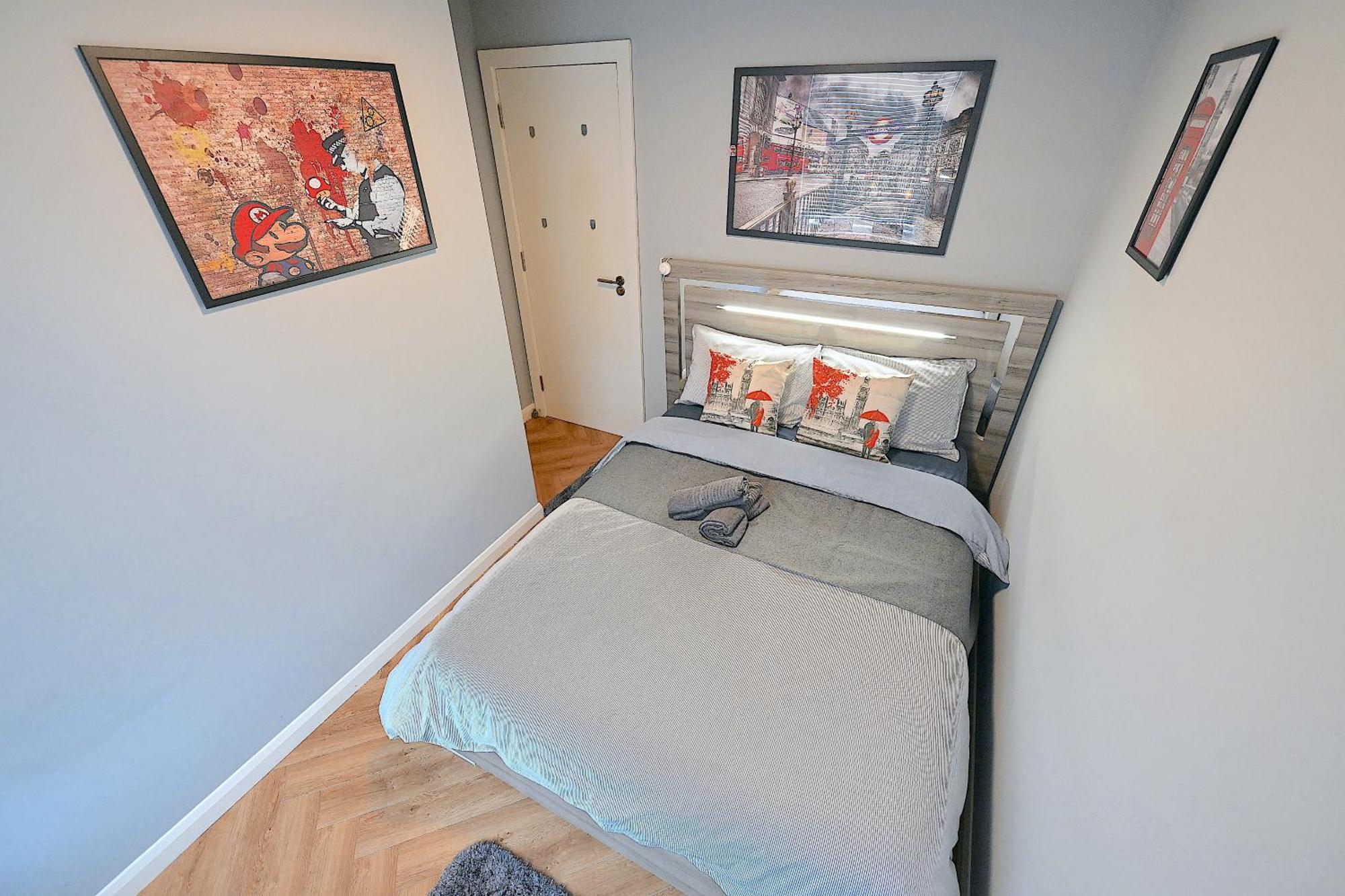 Appartement 2 Bedroom Flat In Wood Piccadilly Line Londen