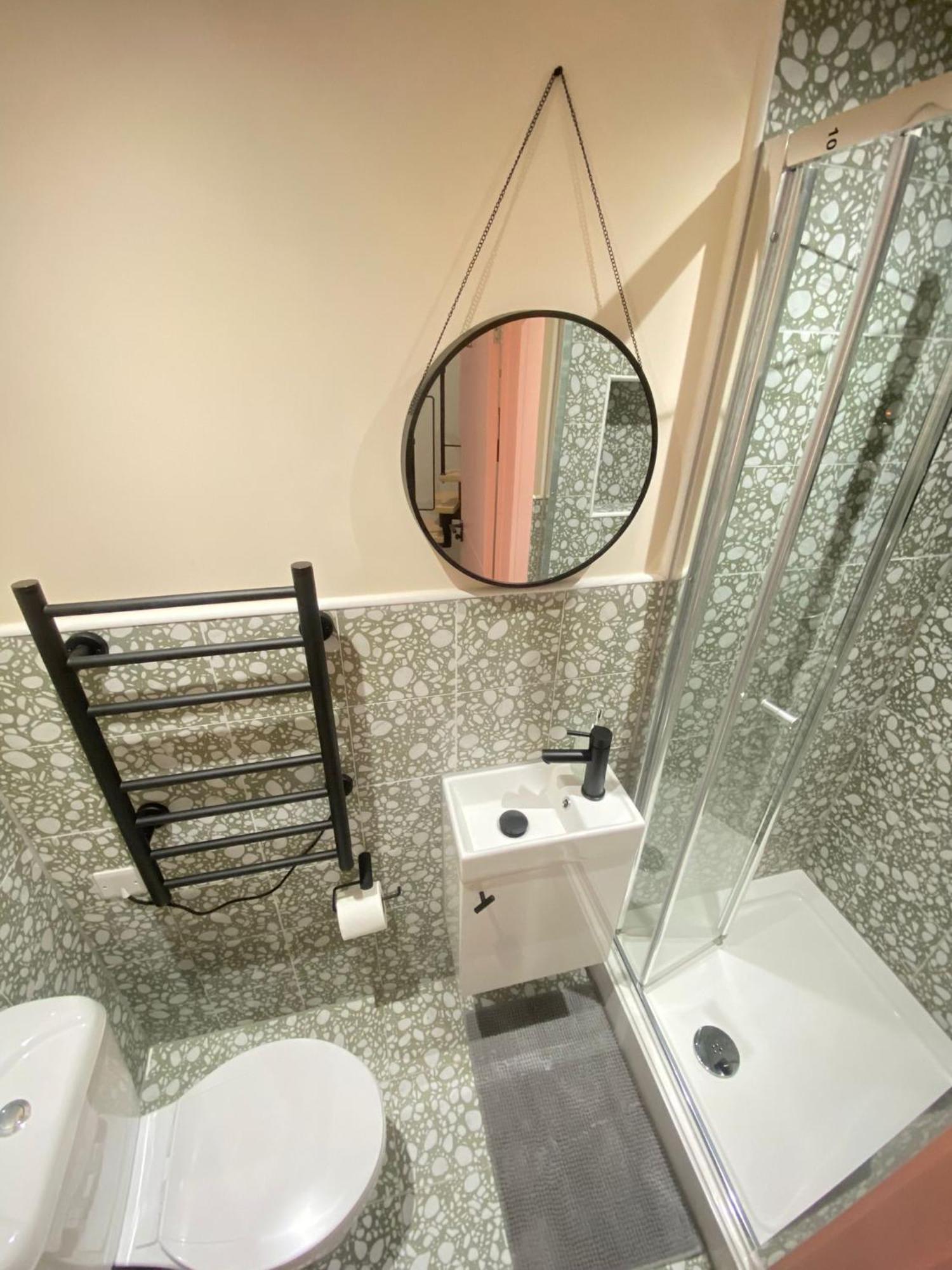 Guest house Cozy En-suite Loft In Trendy Local