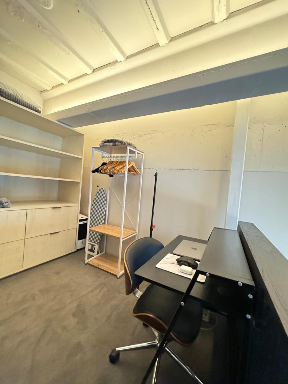 Industrial-chic 1bd Loft By The River Fulham! Londres
