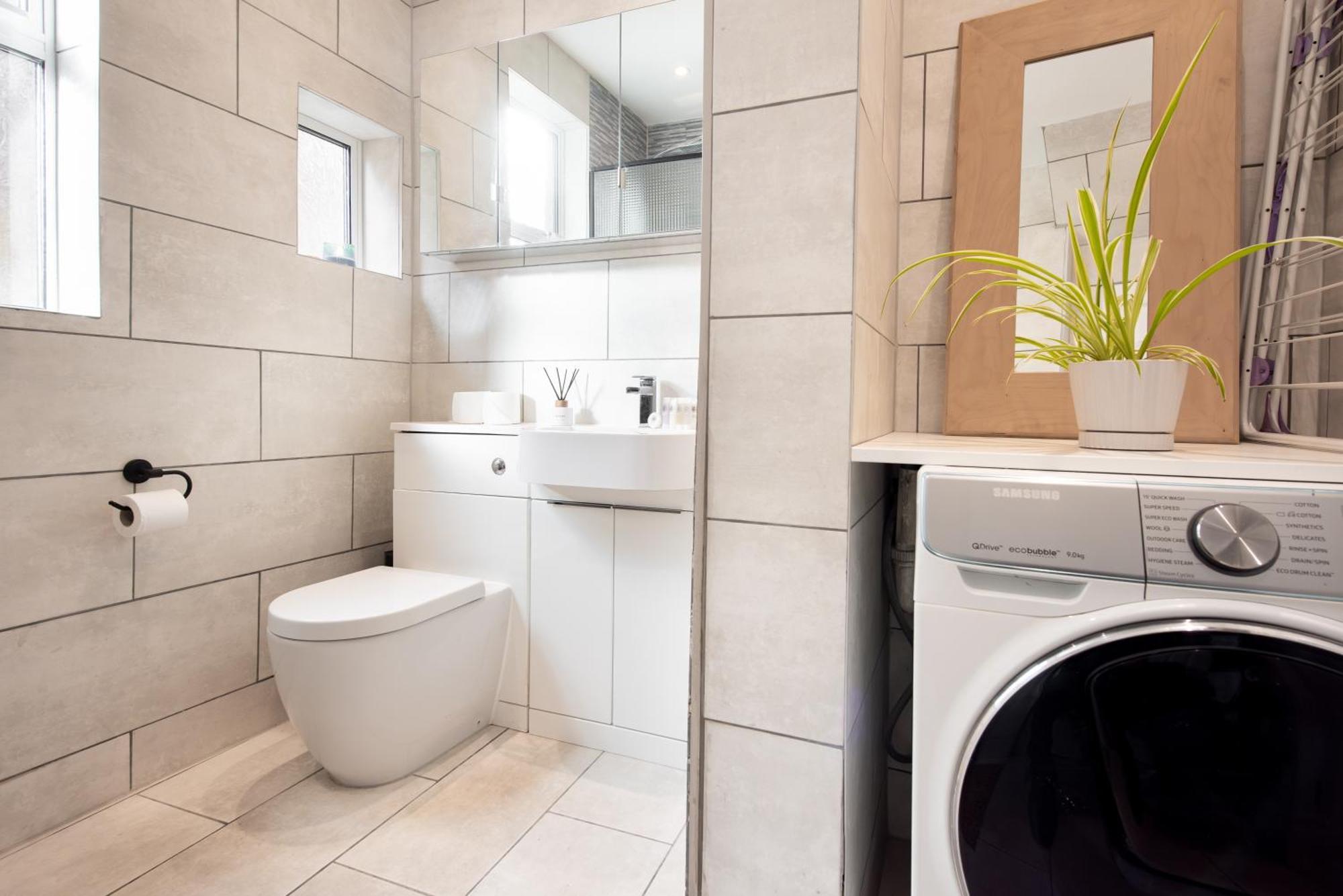 Victorian 2br Apartment, King Beds, Fast Wifi, Near Shops, Cafes & Transport, E17 * Londres